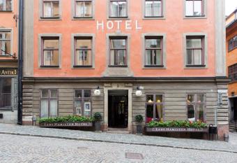 Lady Hamilton Hotel allows 18 year olds to book a room