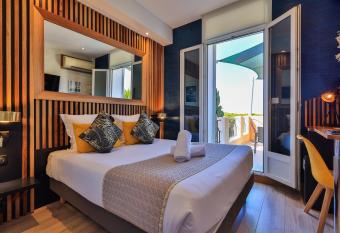 H  tel Proven  al has Balcony rooms