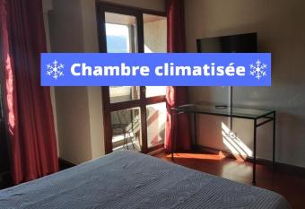 Hotel De La Gare allows 18 year olds to book a room