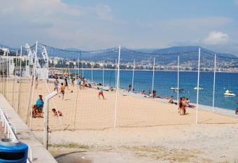 Appart Nice Promenade allows 18 year olds to book a room