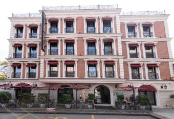 Eler Hotel allows 18 year olds to book a room