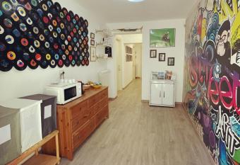 211 Underground allows 18 year olds to book a room