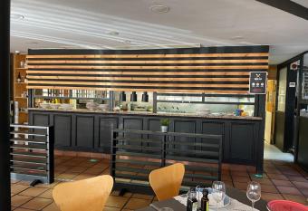 Hotel Arag  n allows 18 year olds to book a room