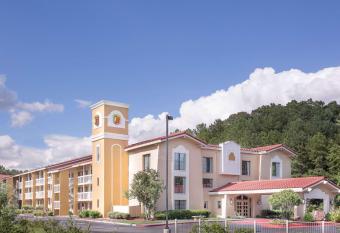 Super 8 by Wyndham Austell/Six Flags has Balcony rooms