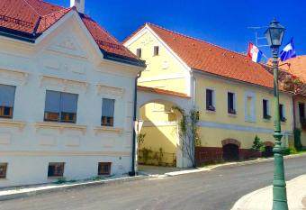 Apartments Daj  i   has Balcony rooms