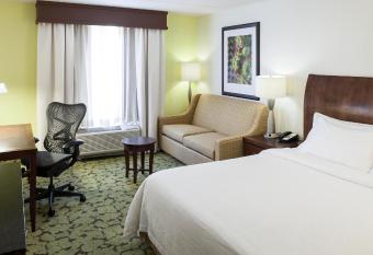 Hilton Garden Inn Dallas/Duncanville has rooms with a private hot tub