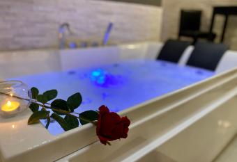 B&B Vol   Club has rooms with a private hot tub