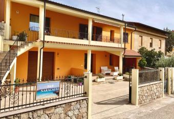 Naracauli has Balcony rooms