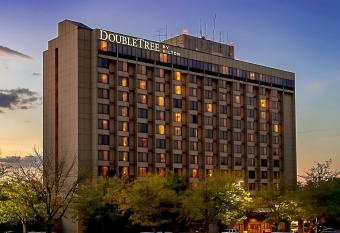 DoubleTree by Hilton Hotel St. Louis - Chesterfield has Balcony rooms