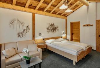 Hotel Antika has Balcony rooms