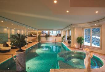 Hotel Sonne has Balcony rooms