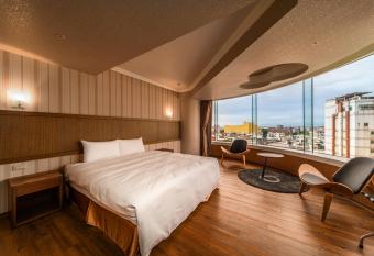 Fish Hotel-Pingtung allows 18 year olds to book a room