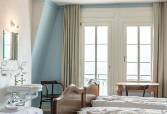 Hotel Regina allows 18 year olds to book a room