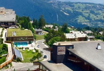 Eden Resort Anz  re allows 18 year olds to book a room