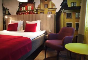 ProfilHotels Central allows 18 year olds to book a room