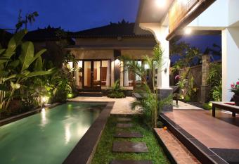 Pondok Buda Merta has rooms with a private hot tub