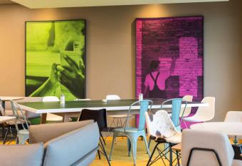 ibis Z  rich Messe Airport has Balcony rooms