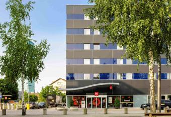 ibis Z  rich City West allows 18 year olds to book a room