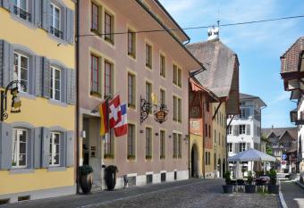 Hotel Engel allows 18 year olds to book a room