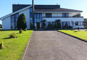 Hazelwood Country House has Balcony rooms