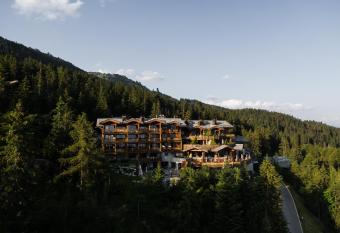 LeCrans has Balcony rooms