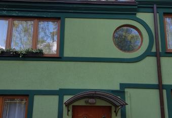 Villa Moderna has rooms with a private hot tub