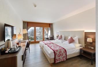 H  tel des Vignes has Balcony rooms