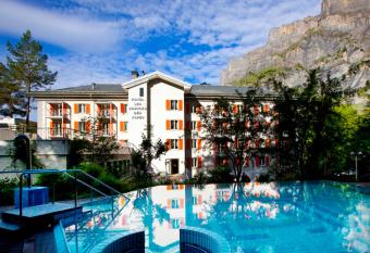 H  tel Les Sources des Alpes has Balcony rooms