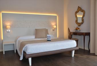 H2o has Balcony rooms