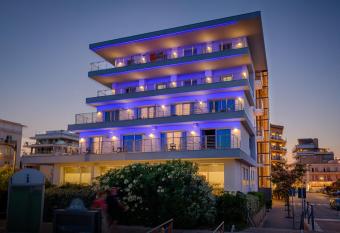 Hotel Tritone allows 18 year olds to book a room