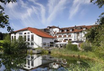 allg  u resort allows 18 year olds to book a room