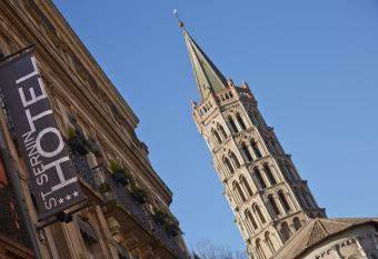 H  tel St Sernin has Balcony rooms