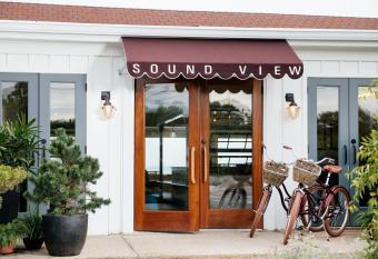 Sound View Greenport has Balcony rooms