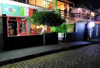 Pousada Danitato e lavanderia allows 18 year olds to book a room