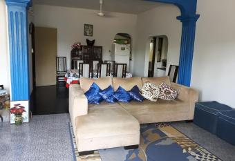 Nueva Alborada Lodging House has Balcony rooms