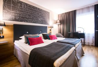 Comfort Hotel Panorama allows 18 year olds to book a room