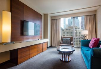 theWit Chicago, a Hilton Hotel has rooms with a private hot tub