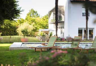 L Auberge Basque-Relais & Ch  teaux has Balcony rooms