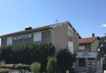 Hotel Val De Saone Lyon Caluire Rillieux allows 18 year olds to book a room