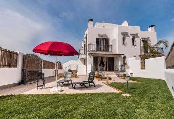 Villa Omero has Balcony rooms