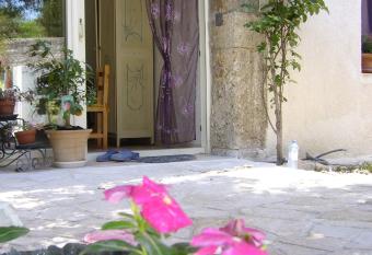 La Vigne Des Heures Claires has Balcony rooms