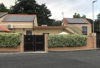 Etna Dimora dei Saponari has Balcony rooms