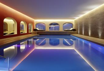 Hotel Steffani has rooms with a private hot tub