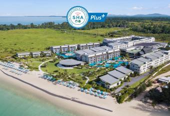 Le Meridien Khao Lak Resort & Spa allows 18 year olds to book a room