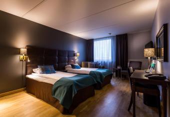 Quality Hotel Winn allows 18 year olds to book a room