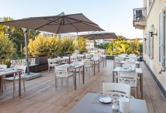 Hotel Du Lac has Balcony rooms