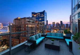 Hotel Indigo San Diego Gaslamp Quarter allows 18 year olds to book a room