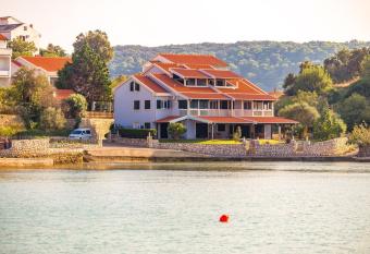 Villas Kampor has Balcony rooms