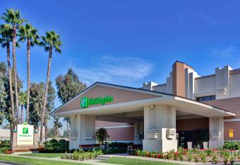 Holiday Inn Hotel & Suites Anaheim By IHG allows 18 year olds to book a room