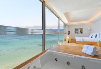Kempinski Hotel Aqaba has rooms with a private hot tub